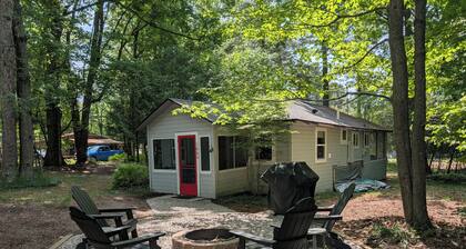 NEW! Jack-in-the-Pulpit - Cute and Cozy Cabin with Woodsy Nature Vibes! Includes Firepit Area, Grill, and Window A/C Unit! Perfect Getaway Location for Family and Friends!