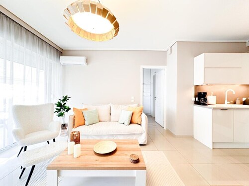 Bright Modern 1BR · 4-min Walk to the Sea · Alimos Riviera