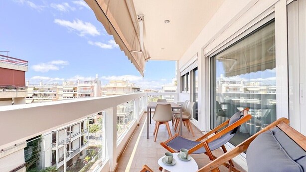 A balcony with a table, chairs, and a sofa. - Bright Modern 1BR · 4-min Walk to the Sea · Alimos Riviera (Alimos)