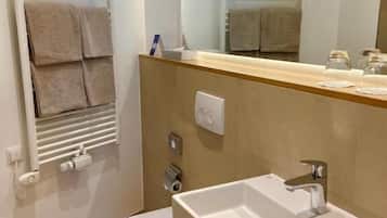 Triple Room | Bathroom