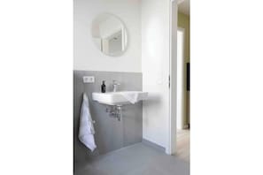 Bathroom - Vrbo Property (Sankt Peter-Ording)