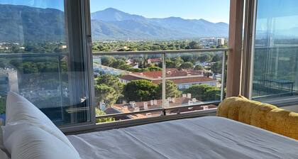 Apartment with panoramic sea view