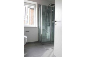 Bathroom - Vrbo Property (Sankt Peter-Ording)