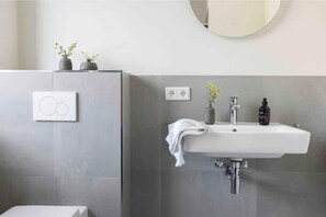 Bathroom - Vrbo Property (Sankt Peter-Ording)