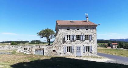 Gîte rustique en famille dans les Gorges de l'Allier, nature et randonnées à proximité