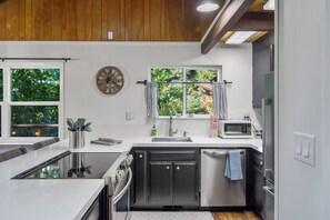 Coffee/tea maker, fridge, microwave, oven - Sequoia Meadow | Fairway Views & BLS Amenities (Arnold)