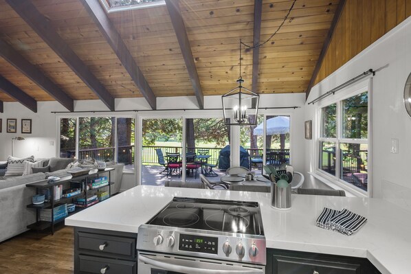 Interior - Sequoia Meadow | Fairway Views & BLS Amenities (Arnold)