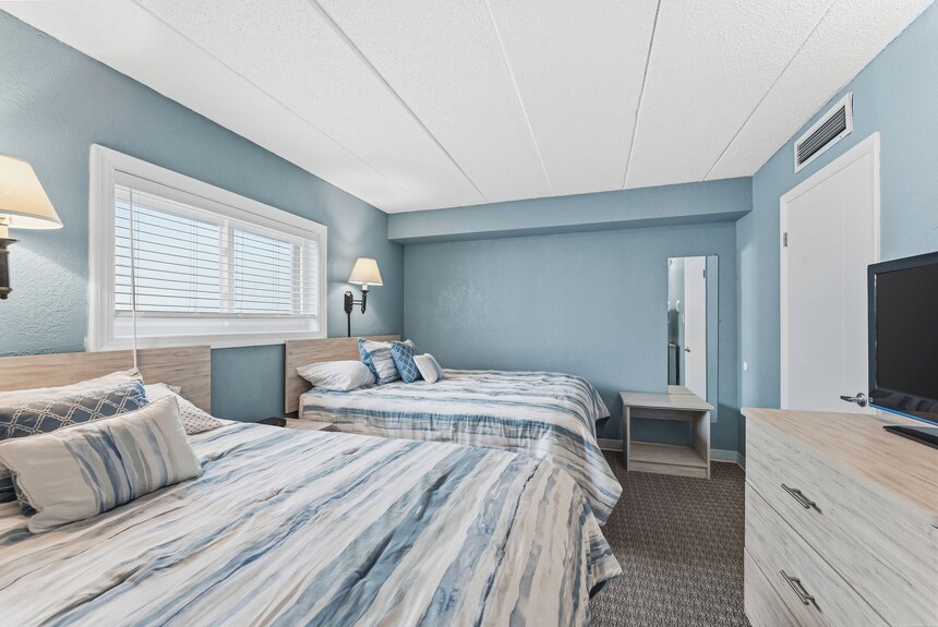 Modern Beach Condo W/ Ocean Views, Pool & Prime Walkable Location - ニュー・ジャージー州