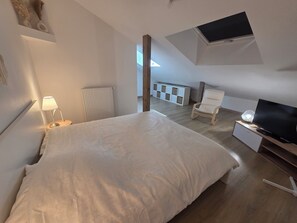 Room - Vrbo Property (Feigères)