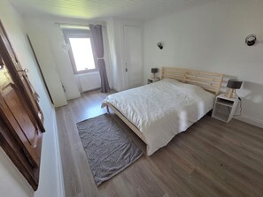 3 soverom, strykejern/-brett, wi-fi og sengetøy