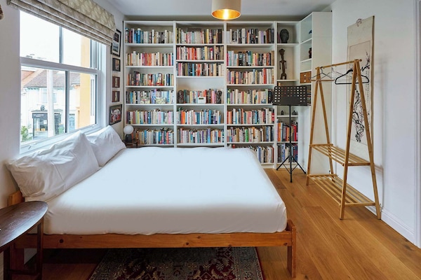 Yellow House, Brighton - Host & Stay