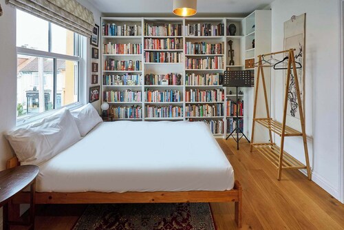 Host & Stay | Yellow House