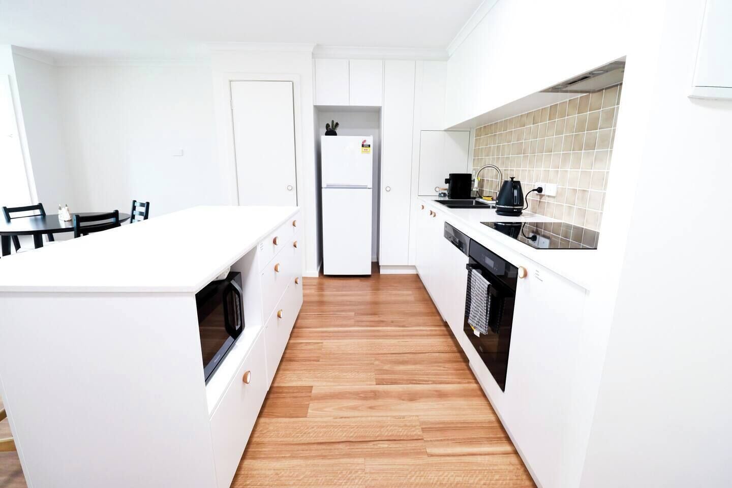 Coffee/tea maker, fridge, microwave, stovetop