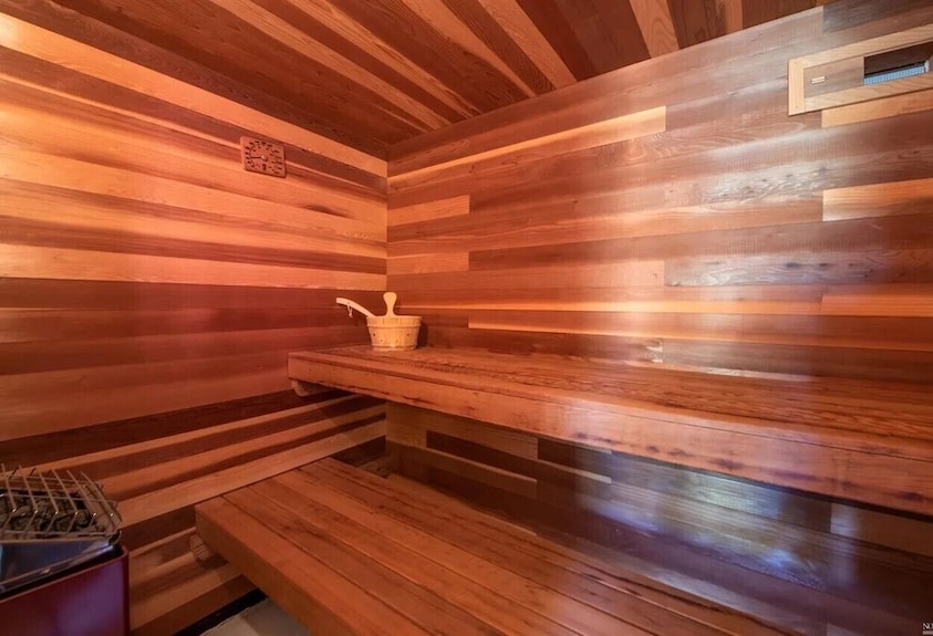 Private Hilltop Home With A Sauna And Scenic Views - Novato, CA