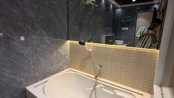 Suite | Bad | Toalettartikler (inkludert) og såpe