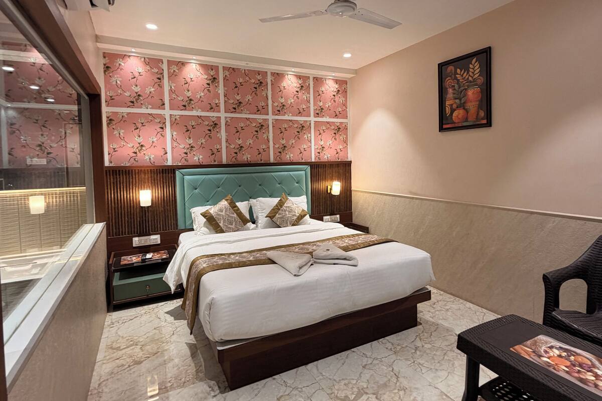 Suite | Free WiFi, bed sheets