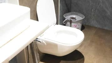 Deluxe Double Room | Bathroom