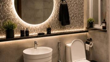 Shower, hair dryer, bidet, towels