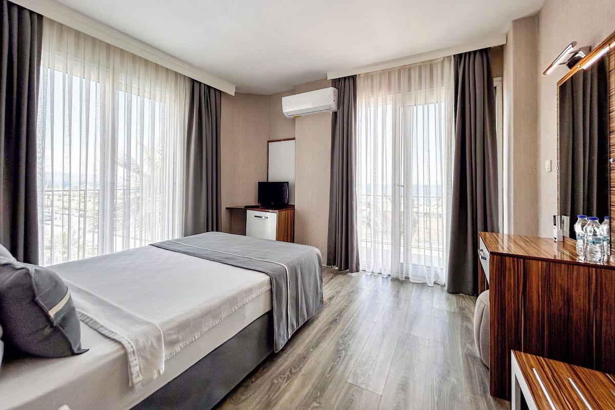 Standard Double Room, Balcony, Sea View | In-room safe, free WiFi