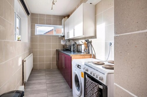 House Sleeps 3 With Garden