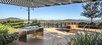 Heart of Belconnen/2BR/2BA/pool/spa/sauna/gym/UC