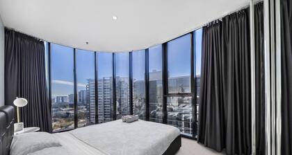Heart of Belconnen/2BR/2BA/pool/spa/sauna/gym/UC