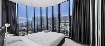 Heart of Belconnen/2BR/2BA/pool/spa/sauna/gym/UC