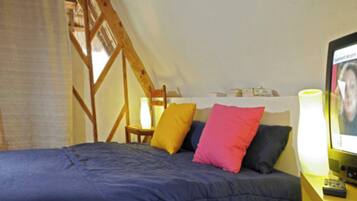 2 bedrooms, WiFi, bed sheets
