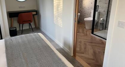 Birch Tree Lodge - Luxurious Lodge on the NC500 - Thrumster Lodges