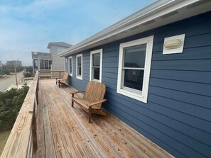 A blue house with a wooden deck, a bench, and a window. - Kate's Catch- 500 Ft To The Beach! (Hatteras)
