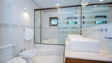 Apartment, Patio, City View | Bathroom