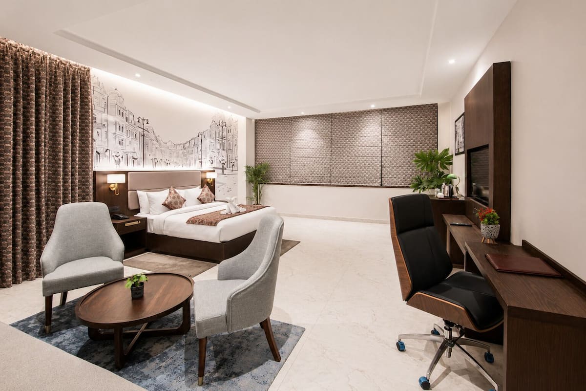 Lotus Royal Suite Room | Desk, laptop workspace, free WiFi