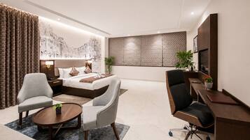 Lotus Royal Suite Room | Desk, laptop workspace, WiFi