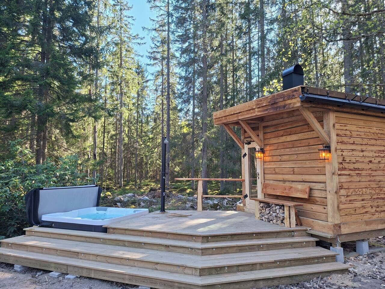 Outdoor spa tub