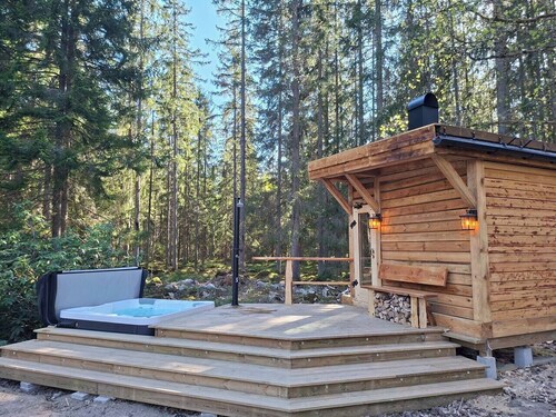 Covert Retreat Timber Cabin with Sauna & Hot-Tub