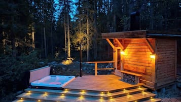 Outdoor spa tub
