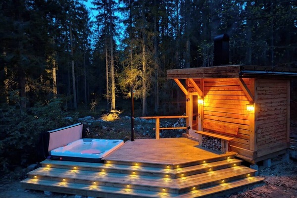 Outdoor spa tub