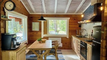 Coffee/tea maker, fridge, microwave, stovetop