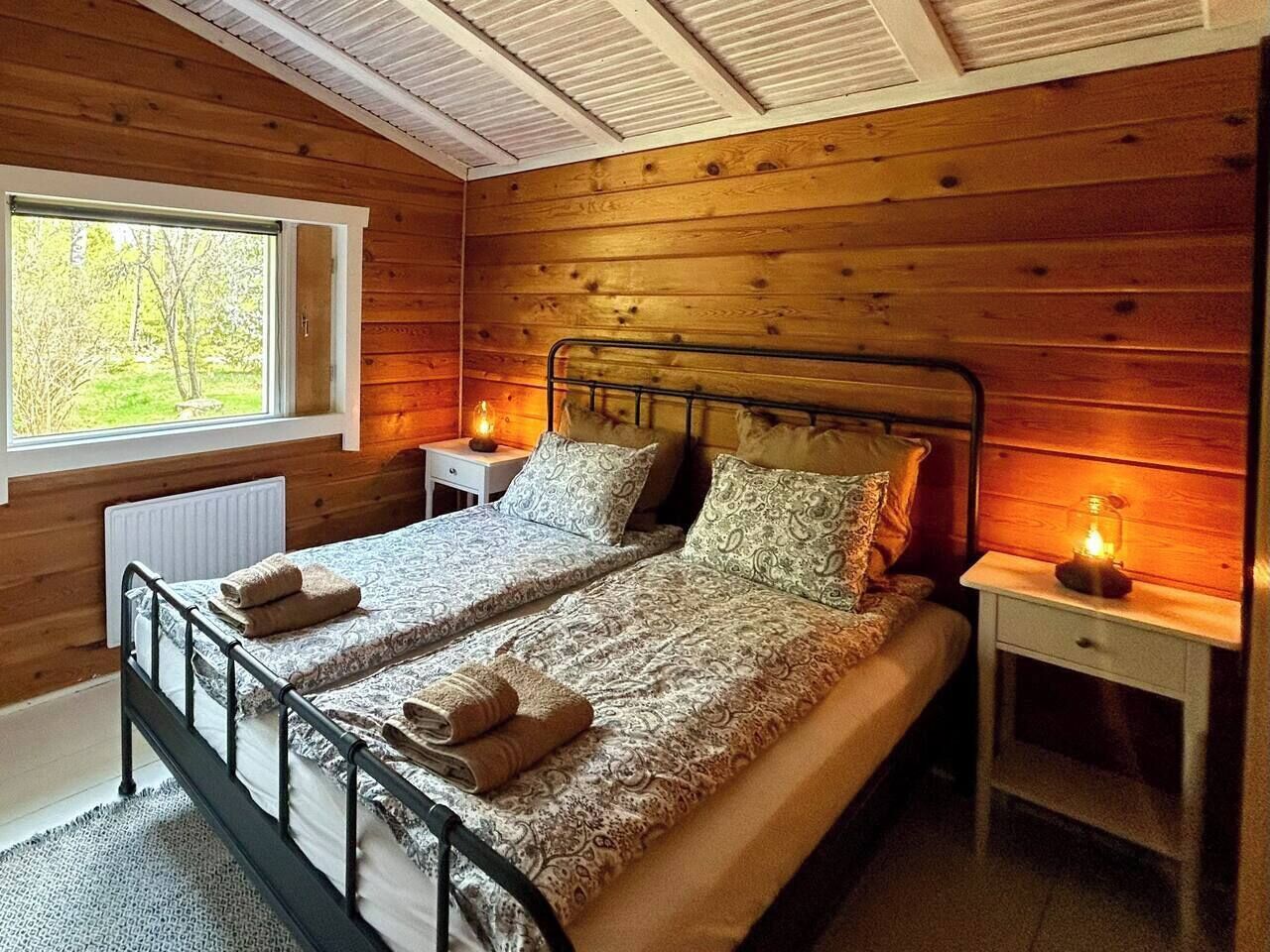 WiFi, bed sheets