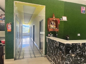 Lobby - Rahul Hotel & restaurant (Mussoorie)