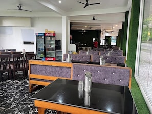 Dining - Rahul Hotel & restaurant (Mussoorie)