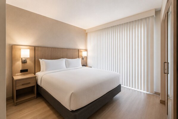 Room - Downtown Kingsley Suites (Toronto)
