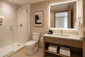 Bathroom - Downtown Kingsley Suites (Toronto)
