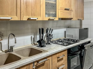 Coffee/tea maker, fridge, microwave, oven - Villa Garden - Porto San Giorgio (Porto San Giorgio)