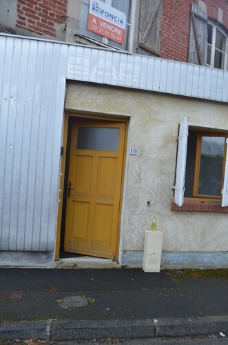 Studio apartment in a historic house, 5 minutes from Port Guillaume—ideal for a couple