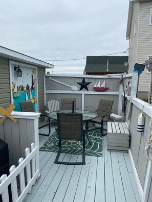 Outdoor dining - Caissie Cape Cottage w/ water views & beach access (Grande-Digue)