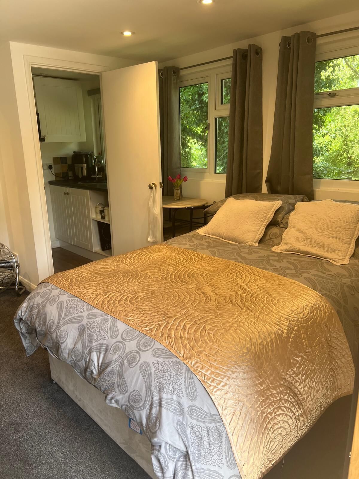 1 bedroom, iron/ironing board, Internet, bed sheets