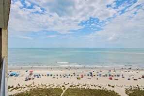 A beach with umbrellas and people. - Oceanfront 1BR Suite + Beach Access + Lazy River (Myrtle Beach)