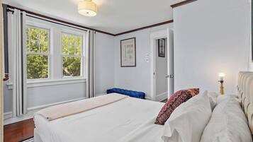 6 bedrooms, desk, iron/ironing board, free WiFi