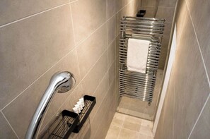The bathroom - Elegant 1BR, Fitzrovia, Steps from West End (London)